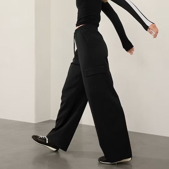 Athleta Promenade High Rise Cargo Pant in Black - Picture 4 of 13